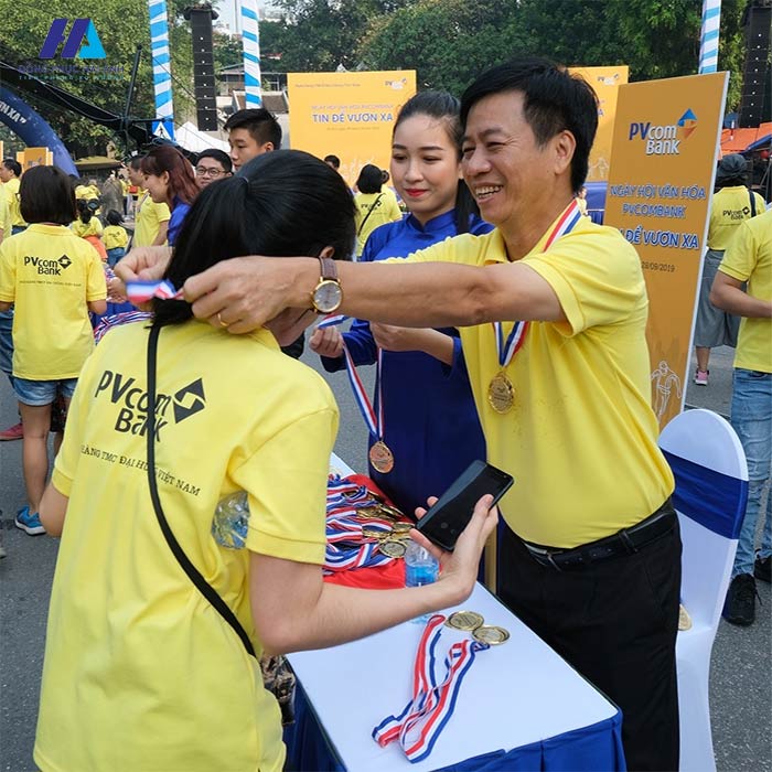 Thoải mái và năng động với mẫu Flyok.vip truy cập ngay team building PVcombank