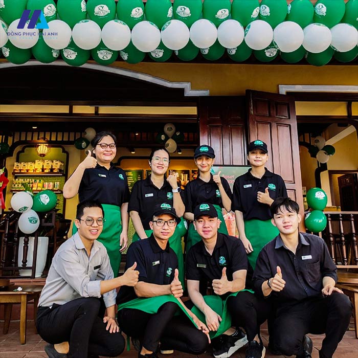 FLy88 quaytay.tv bóng đá nhân viên Phúc Long sử dụng hai tone màu chính là xanh lá và đen