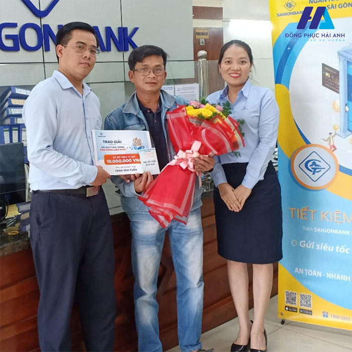FLy88 quaytay.tv bóng đá nhân viên Sài Gòn Bank mang phong cách trẻ trung, hiện đại 
