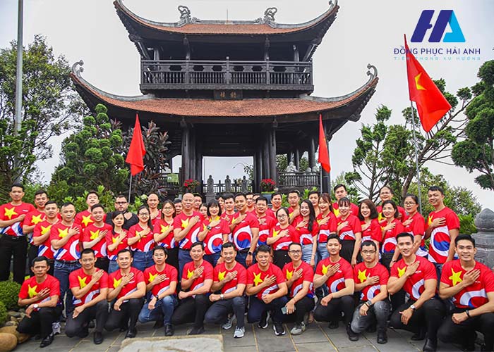 Mẫu Fly88 com giải trí trực tuyến cổ tròn nổi bật và năng động của Sun group 