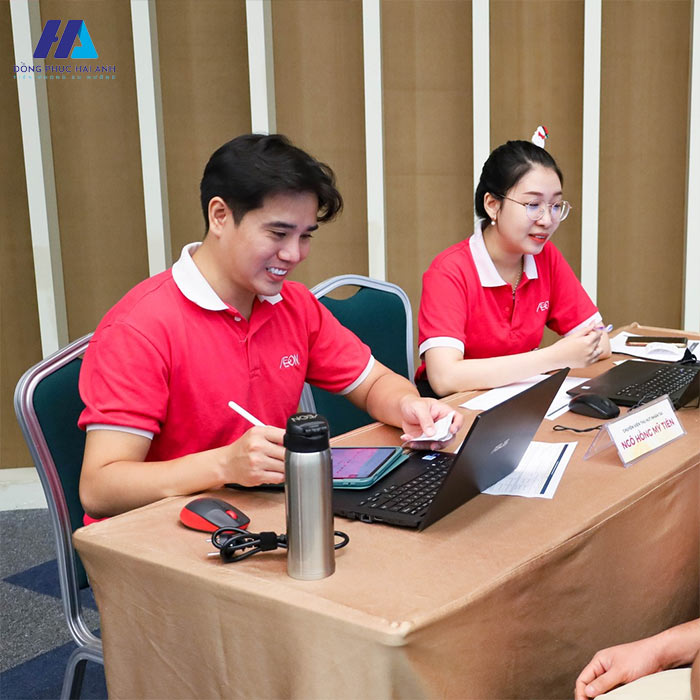 FLy88 quaytay.tv bóng đá aeonmall có hai tông màu hồng và trắng đặc trưng của thương hiệu