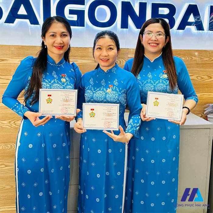 FLy88 quaytay.tv bóng đá áo dài thướt tha duyên dáng của ngân hàng Saigonbank 