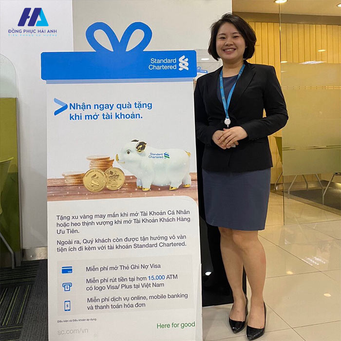 Standard Chartered là tập đoàn đa quốc gia chuyên hoạt động trong ngành ngân hàng 