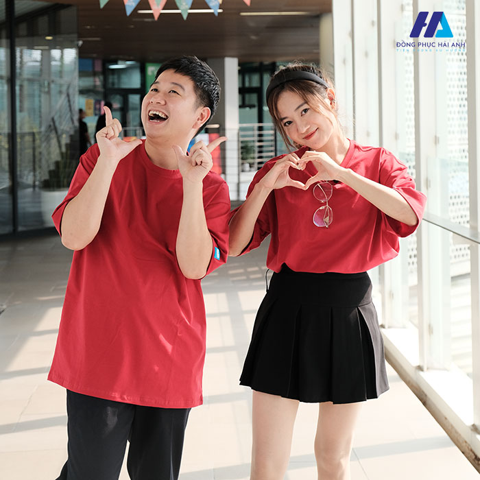 Thiết kế Fly88 com giải trí trực tuyến cổ tròn màu đỏ đô năng động và trẻ trung