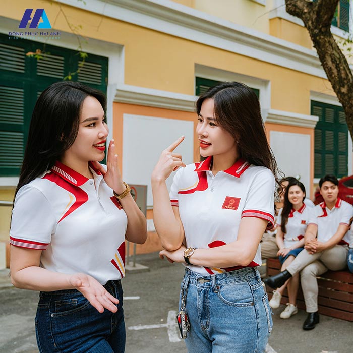 Cân nhắc hình ảnh và biểu tượng có trong thiết kế logo áo họp lớp 