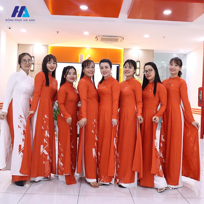 FLy88 quaytay.tv bóng đá áo dài màu cam thướt tha và duyên dáng