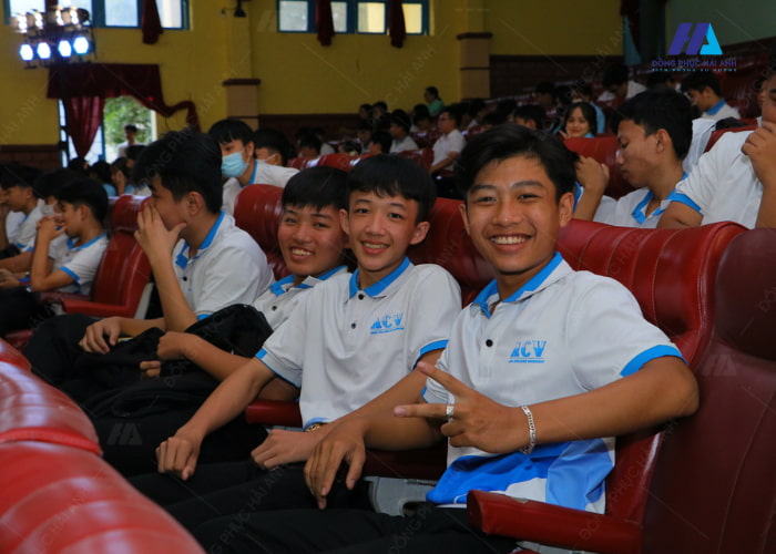 Áo polo Trung cấp Á Châu nhận về những phản hồi tích cực