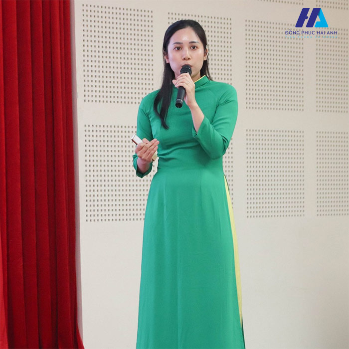 FLy88 quaytay.tv bóng đá áo dài Traphaco duyên dáng và thanh lịch 