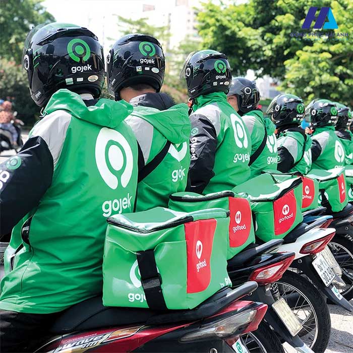 Thiết kế túi giao hàng của nhân viên Gojek 