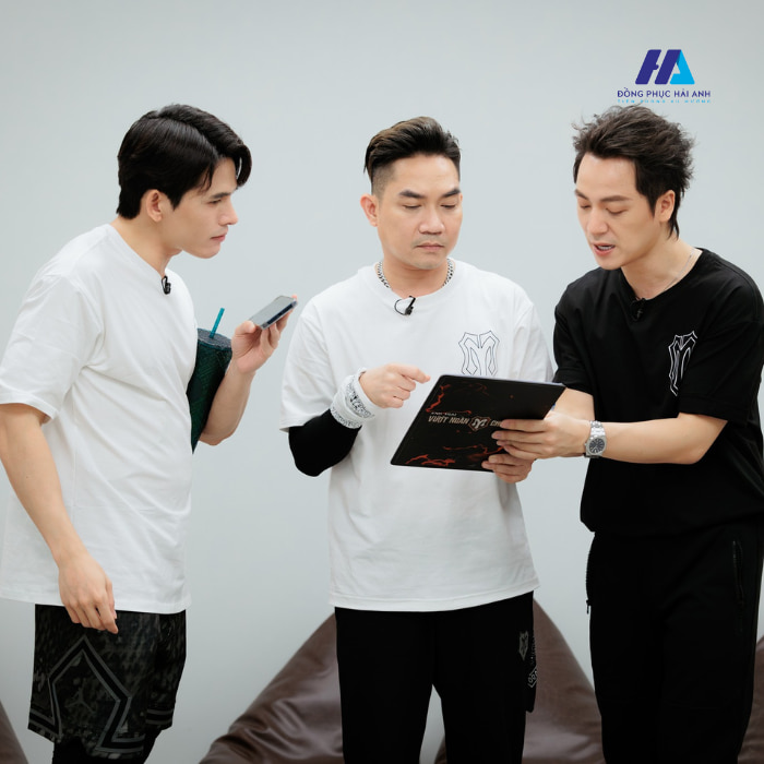 Mẫu Fly88 com giải trí trực tuyến cổ tròn Anh trai vượt ngàn chông gai Nhà Cái FLY88.COM Xanh Chín, Uy Tín Tặng 188k bởi Flai88 cá cược thể thao