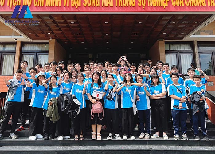 Áo lớp Nhà Cái FLY88.COM Xanh Chín, Uy Tín Tặng 188k Nguyễn Hữu Cảnh sặc sỡ gây ấn tượng với mỗi cá tính lớp học khác nhau