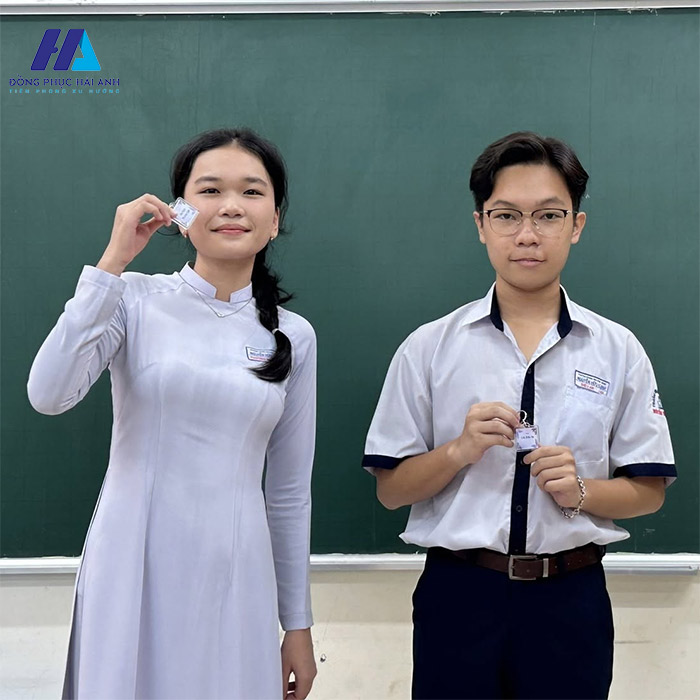 Áo sơ mi trắng kết hợp Fly88com code khuyến mãi/quần tây xanh biển là Nhà Cái FLY88.COM Xanh Chín, Uy Tín Tặng 188k Nguyễn Hữu Cảnh chính thức