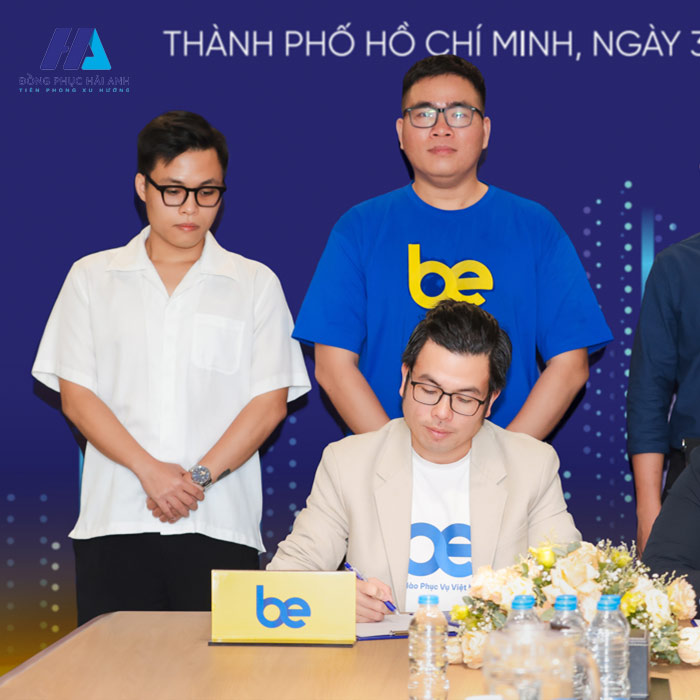 Năng động và trẻ trung với mẫu Fly88 com giải trí trực tuyến cổ tròn Nhà Cái FLY88.COM Xanh Chín, Uy Tín Tặng 188k BE