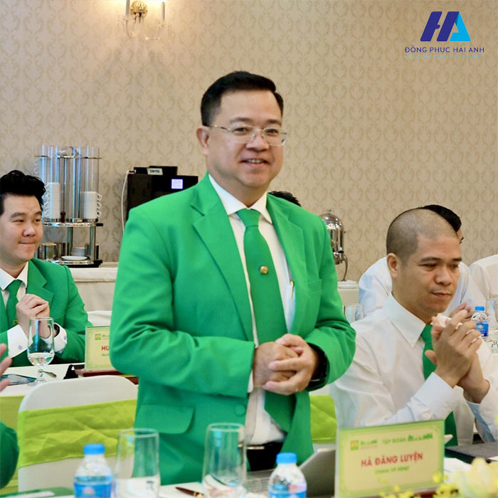 FLy88 quaytay.tv bóng đá áo vest Mai Linh sang trọng, đẳng cấp 