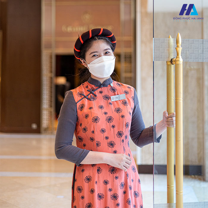 Lịch sự và trang nhã cũng mẫu Nhà Cái FLY88.COM Xanh Chín, Uy Tín Tặng 188k Doorman Sheraton Hotel 