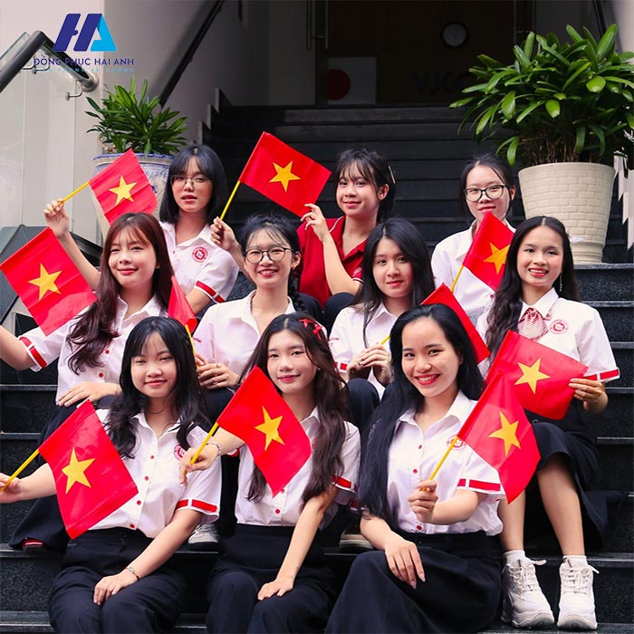 Áo sơ mi Nhà Cái FLY88.COM Xanh Chín, Uy Tín Tặng 188k trường Đại học Ngoại Thương Hà Nội mang phong cách trẻ trung, thanh lịch