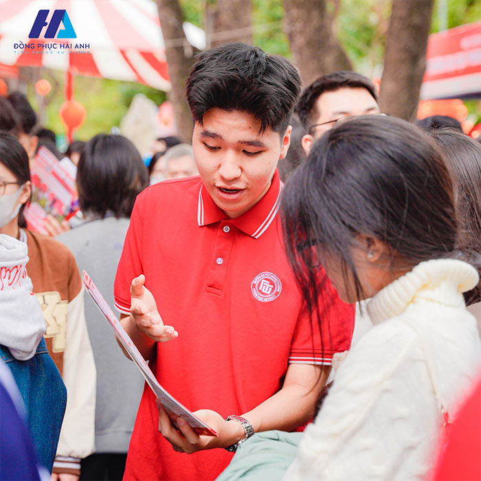 Đỏ và trắng là hai màu sắc quen thuộc trong những mẫu Flyok.vip truy cập ngay FTU