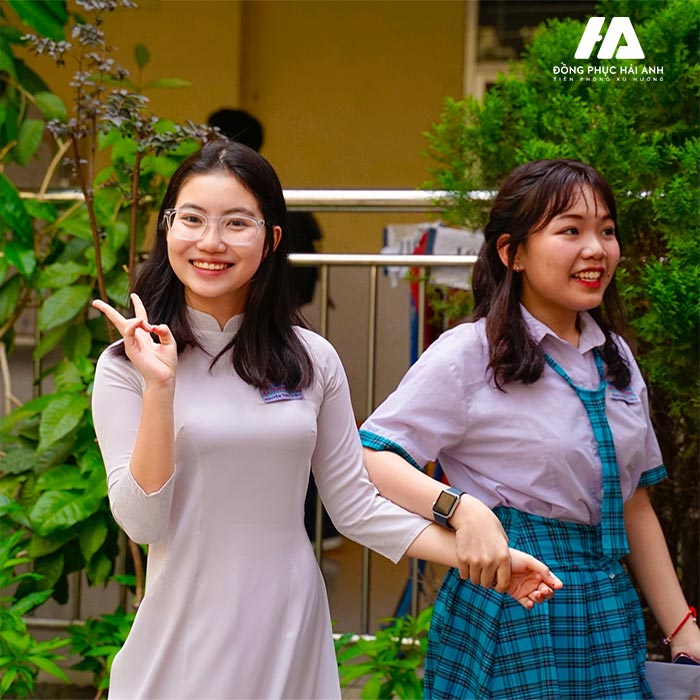 Áo dài Nhà Cái FLY88.COM Xanh Chín, Uy Tín Tặng 188k trường THPT Lê Trọng Tấn cùng màu trắng tinh khôi