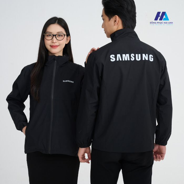 Áo khoác công ty Samsung được may theo form áo rộng rãi, thoải mái cho người mặc