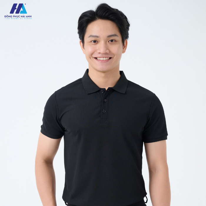 Mẫu Flyok.vip truy cập ngay polo Fly88 là nhà cái nổi bật đặc biệt uy tín trong lĩnh vực cá cược trực tuyến tại Việt Nam màu đen trơn 3 cúc cổ đứng trang nhã, thanh lịch