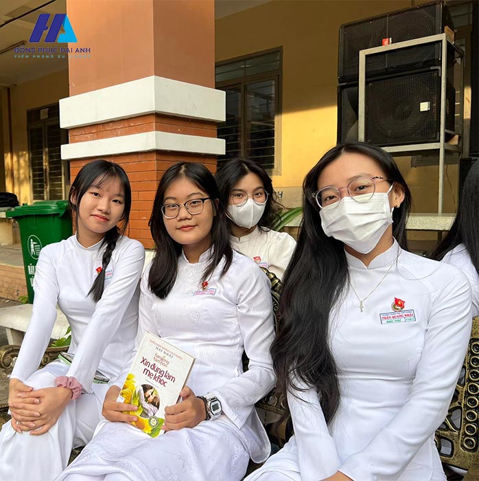 FLy88 quaytay.tv bóng đá áo dài cho nữ là một trong những đặc trưng nổi bật của trường