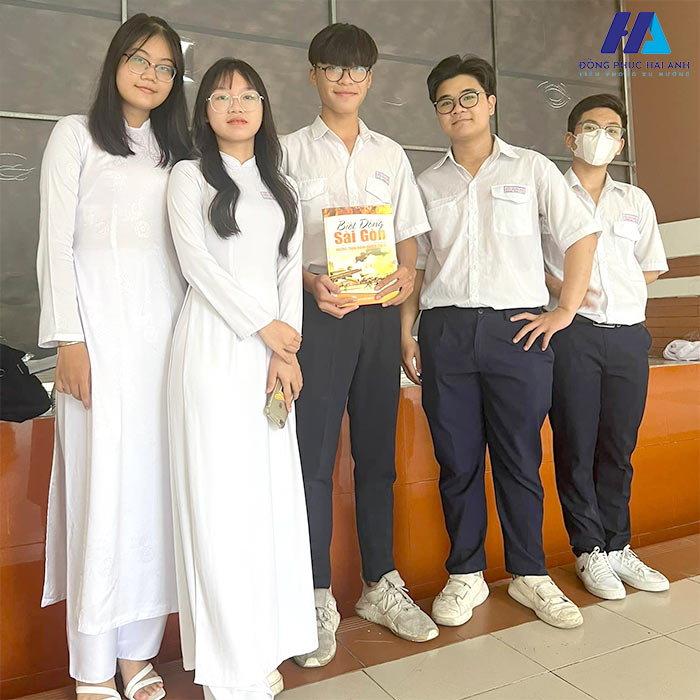 Không có gì đẹp đẽ và thu hút bằng hình ảnh những bạn nữ sinh thướt tha trong tà áo dài trắng