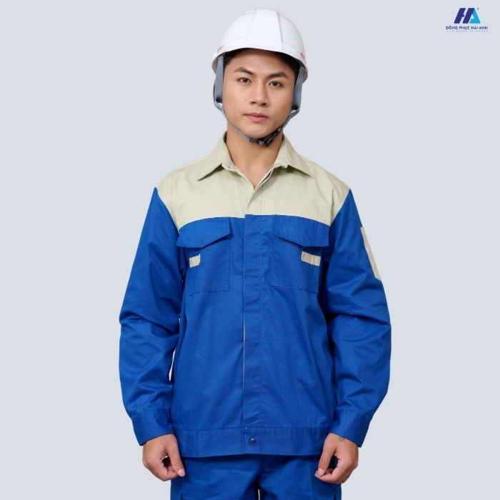 Mẫu quần áo bảo hộ lao động 16 mang đến sự an toàn, tiện lợi và thẩm mỹ vượt trội.