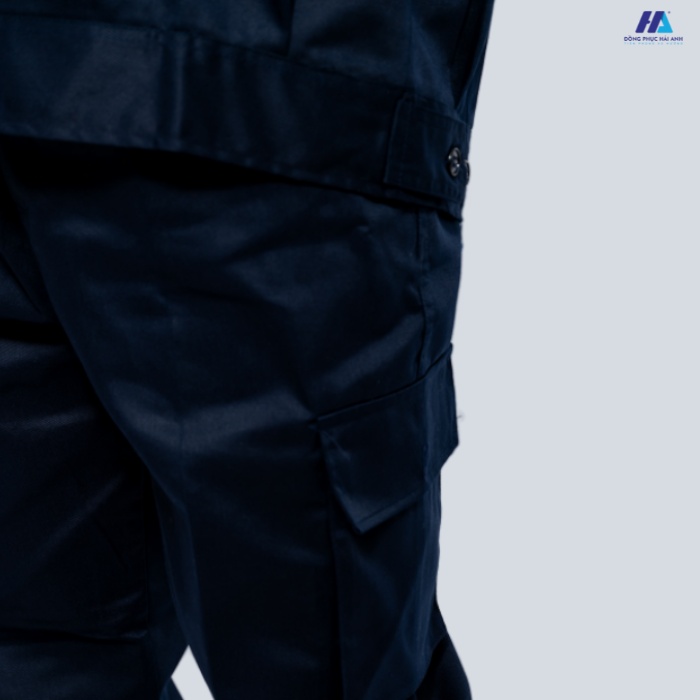 Bộ quần áo bảo hộ lao động 28 đảm bảo an toàn cho người mặc nhờ tính năng vượt trội
