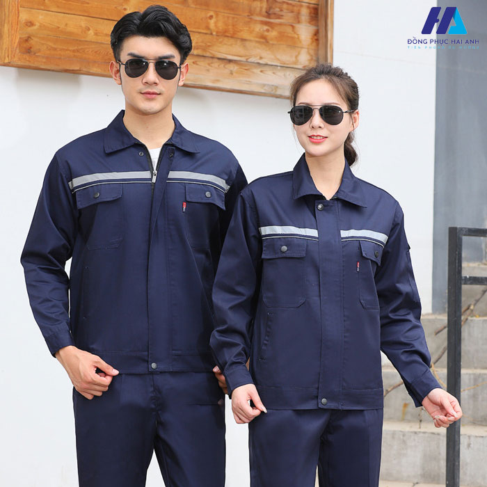 Lịch sự và chuyên nghiệp với mẫu đồ bảo hộ lao động màu xanh đen