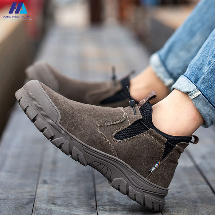 Thiết kế giày bảo hộ lao động được may từ Trang Chủ Fly88.Com Uy Tín Đẳng Cấp Số 1 Châu Á dày dặn, chắc chắn