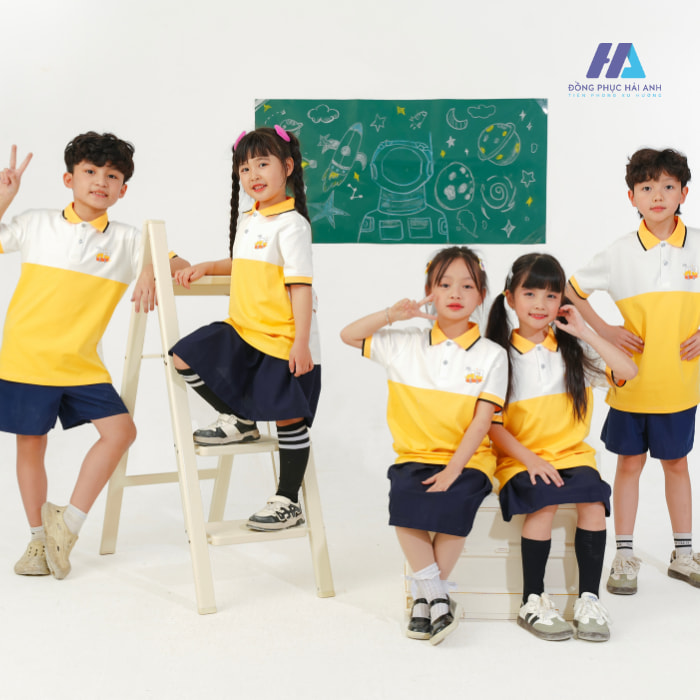 Với size áo trẻ em nên sử dụng size từ vừa tới rộng vì sự phát triển nhanh của các bé