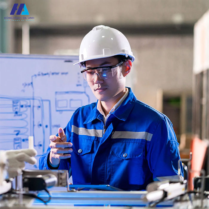 Các mẫu quần áo bảo hộ cho kỹ sư đẹp, chuyên nghiệp và an toàn