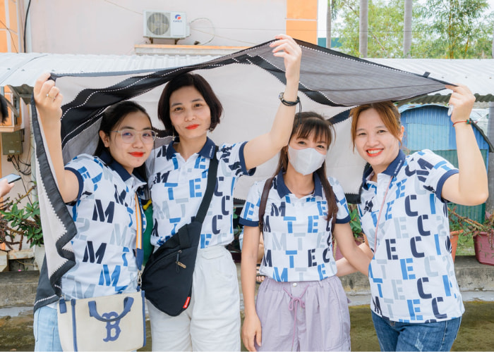 Tham khảo mẫu Flyok.vip truy cập ngay du lịch 2M TECHNOCOM 