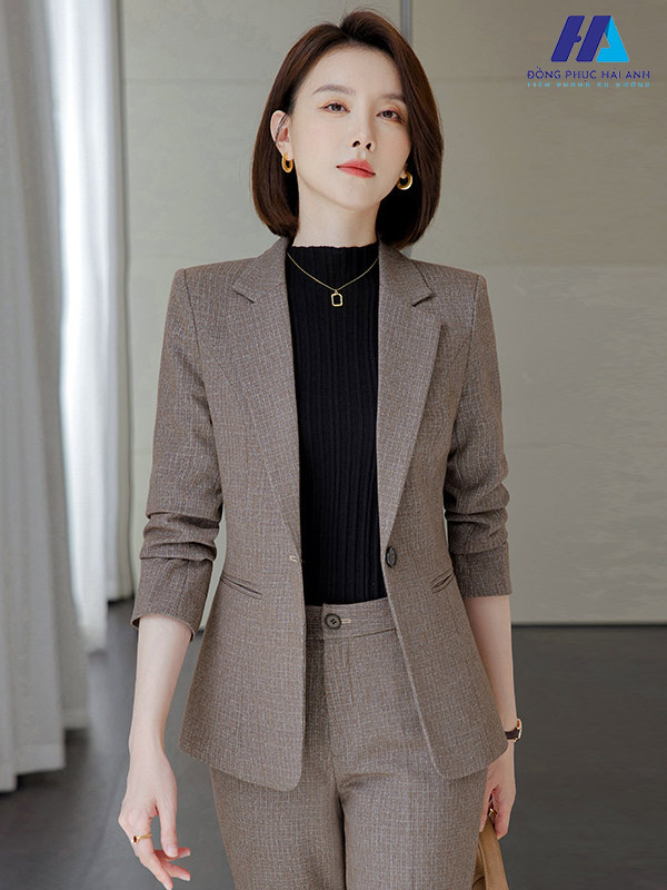 Mẫu áo blazer trẻ trung, hiện đại được ứng dụng phổ biến 