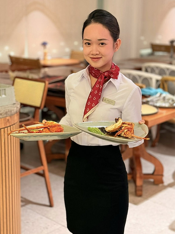 FLy88 quaytay.tv bóng đá nhân viên phục vụ chuyên nghiệp, chỉn chu