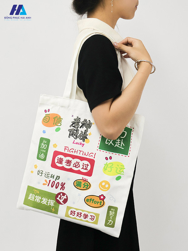 Phối đồ linh hoạt và đa dạng với túi tote