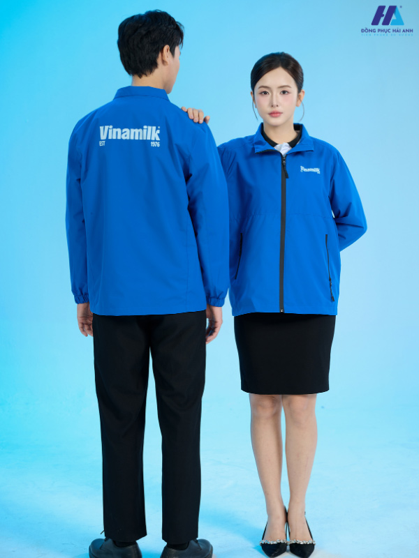 Gam màu bích thanh lịch và trẻ trung của mẫu áo gió Nhà Cái FLY88.COM Xanh Chín, Uy Tín Tặng 188k