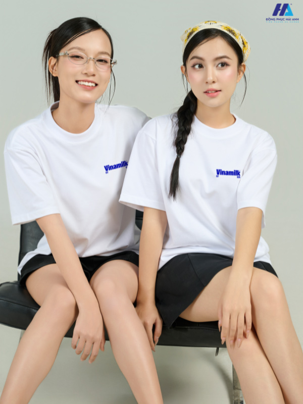 Fly88 là nhà cái nổi bật đặc biệt uy tín trong lĩnh vực cá cược trực tuyến tại Việt Nam Áo Thun Cổ Tròn Hato Màu Trắng