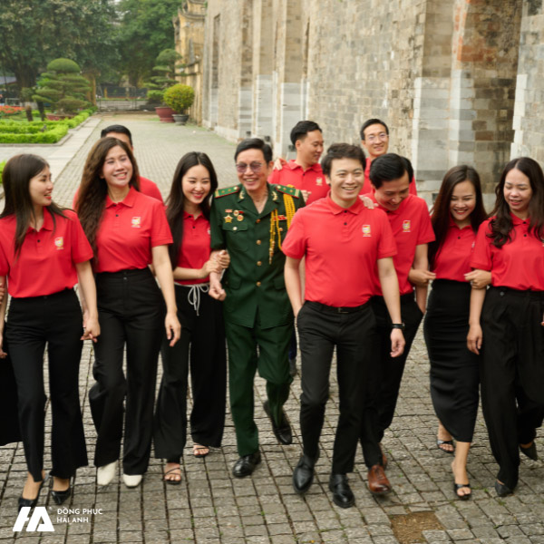 Thiết kế form áo chuẩn đẹp, màu sắc nổi bật và ấn tượng