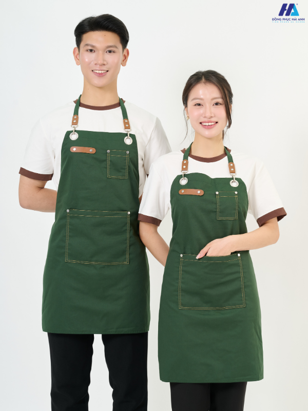 Thiết kế thoải mái, hiện đại của mẫu tạp dề yếm phối da màu ve chai